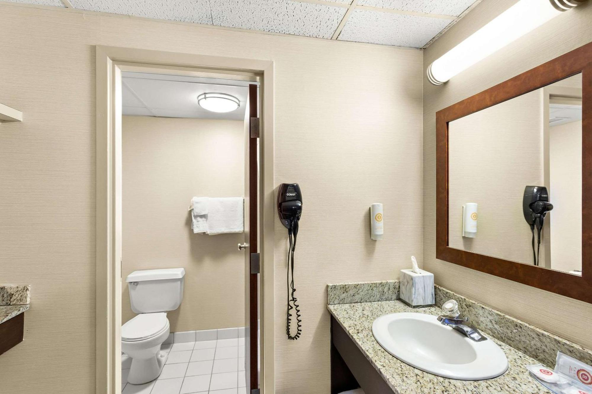 Comfort Inn White River Junction Exterior photo
